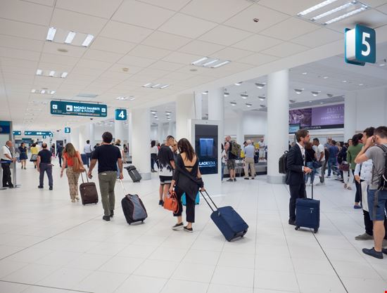 Aeroporto Bari Palese - Karol Wojtyla Aeroporto Bari Palese - Karol Wojtyla Giovanni G / Shutterstock.com 