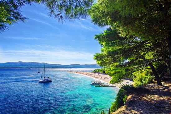isola di brac isola di brac artem evdokimov - Shutterstock.com 