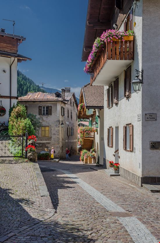 Moena la fata delle Dolomiti  MoLarjung / Shutterstock.com 