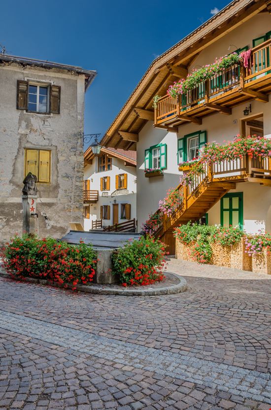 Moena la fata delle Dolomiti  MoLarjung / Shutterstock.com 