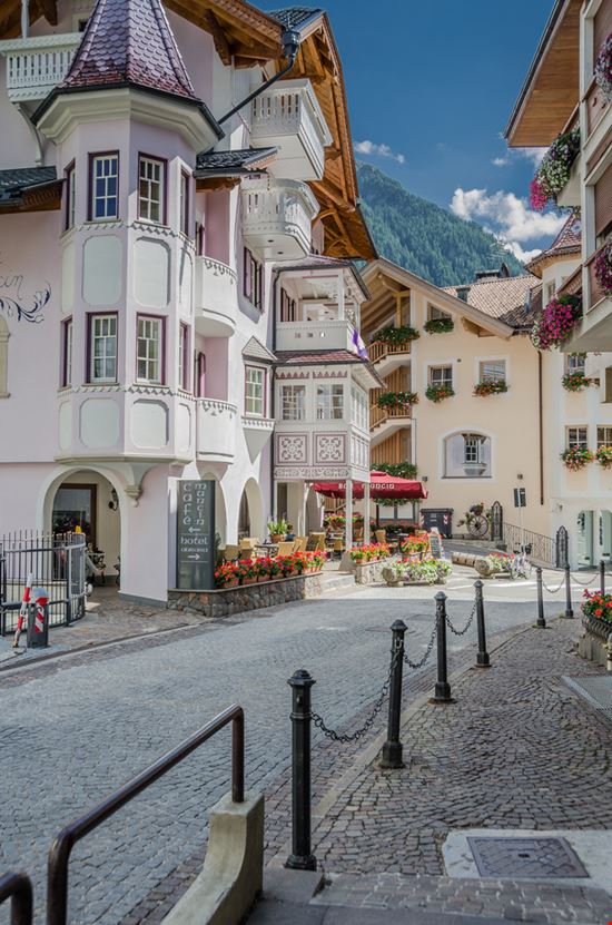 Moena la fata delle Dolomiti  MoLarjung / Shutterstock.com 
