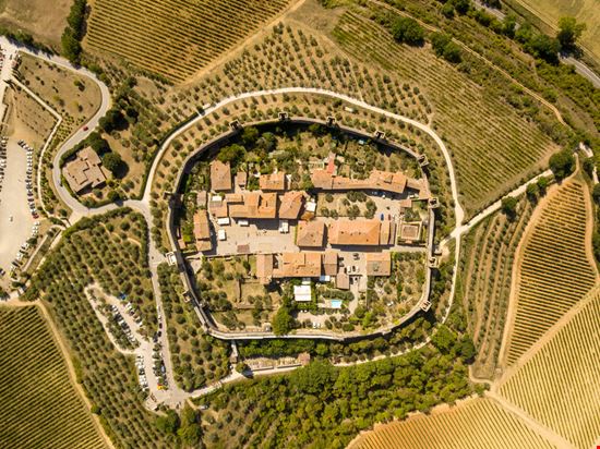 Monteriggioni Il borgo murato della Toscana Shutterstock.com 