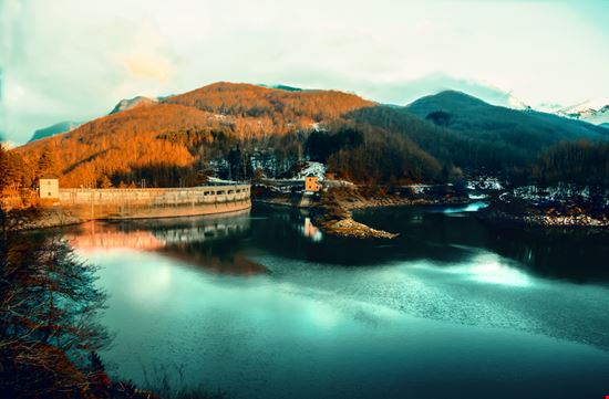 Campotosto Lago di Campotosto Shutterstock.com 