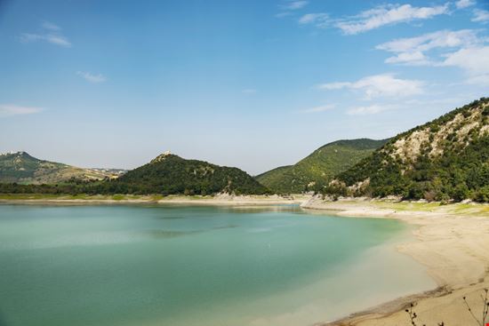 Campotosto Lago di Campotosto Shutterstock.com 