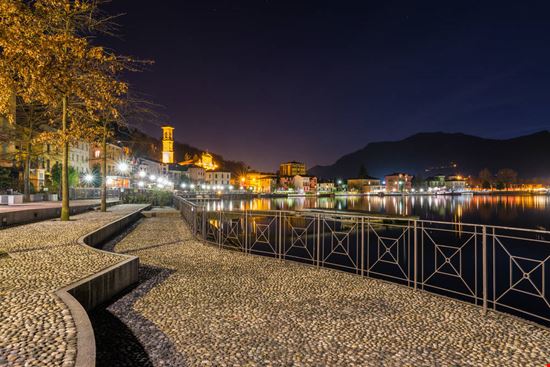 Porto Ceresio Porto Ceresio AleMasche72 - Shutterstock.com 