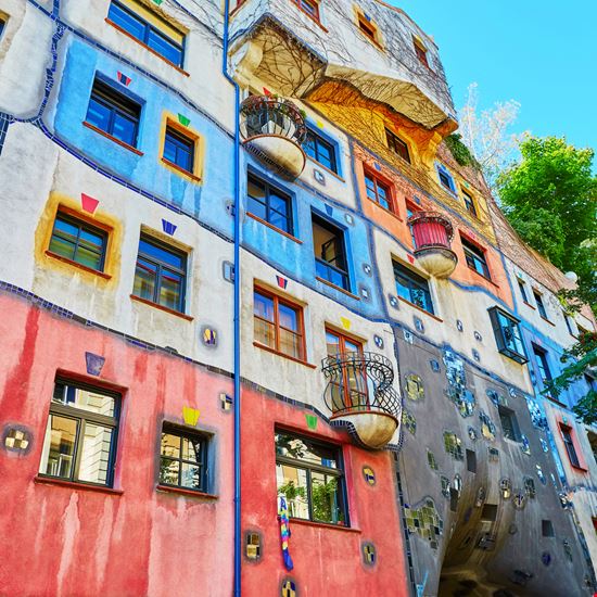 Vienna Hundertwasserhaus Shutterstock.com 