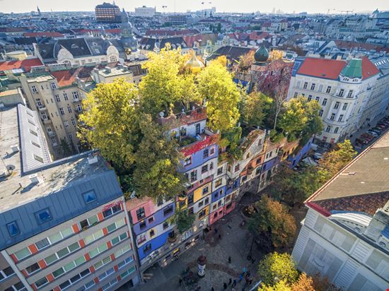 Vienna Hundertwasserhaus photosounds / Shutterstock.com 