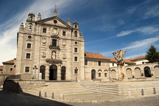 Avila Avila danileon - Shutterstock.com 