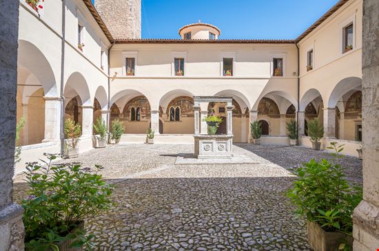 Chiostro di San Francesco Chiostro di San Francesco e55evu - Istockphoto.com 