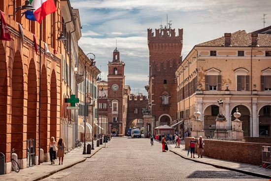 Ferrara Ferrara Filippo Carlot / Shutterstock.com 