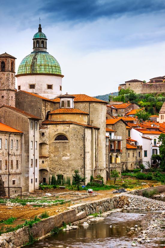 Pontremoli Pontremoli iryna1 - Shutterstock.com 
