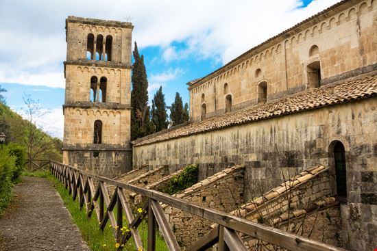 L’Abbazia di San Liberatore Il tesoro d'Abruzzo Angelo DAmico - Shutterstock.com 
