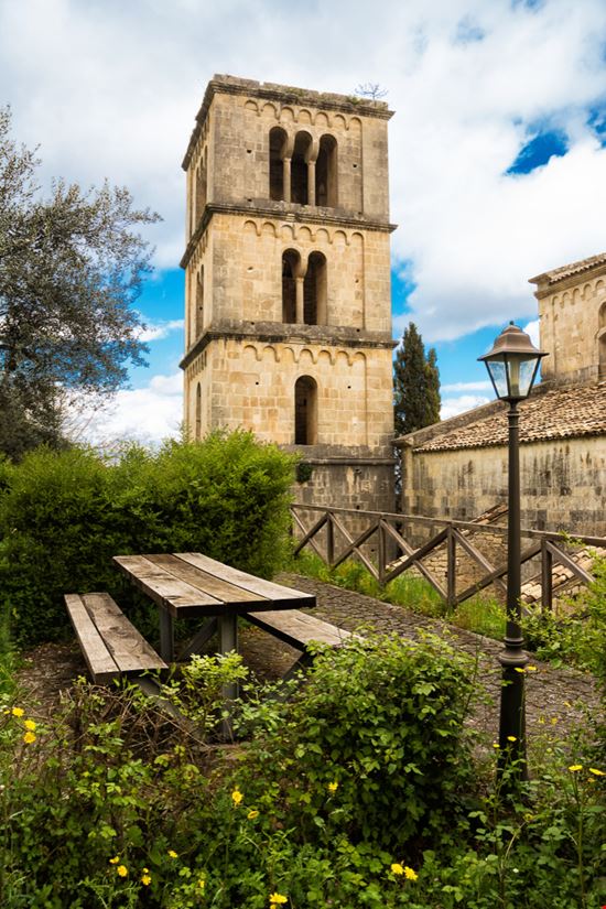 L’Abbazia di San Liberatore Il tesoro d'Abruzzo Angelo DAmico - Shutterstock.com 