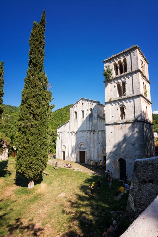 L’Abbazia di San Liberatore Il tesoro d'Abruzzo Angelo DAmico / Shutterstock.com 