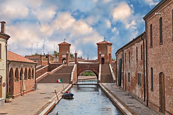Comacchio Ponte dei Trepponti ermess - Shutterstock.com 