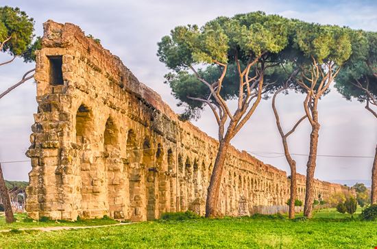 Roma Parco degli Acquedotti Marco Rubino - Shutterstock.com 