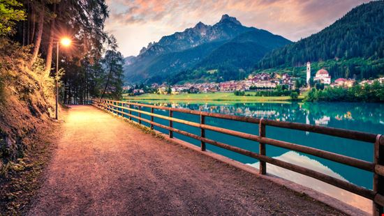 Auronzo di Cadore Lago di Santa Caterina Andrew Mayovskyy - Shutterstock.com 