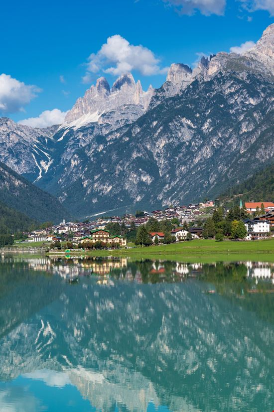 Auronzo di Cadore Lago di Santa Caterina RudiErnst - Shutterstock.com 