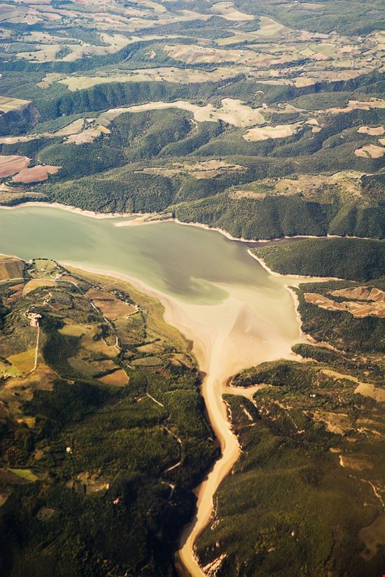 Lago di Corbara Lago di Corbara adamico70 - Istockphoto.com 