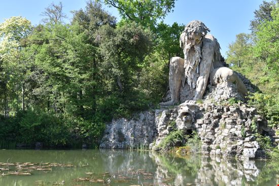 Il parco di Villa Demidoff Il parco di Villa Demidoff ararat.art / Shutterstock.com 