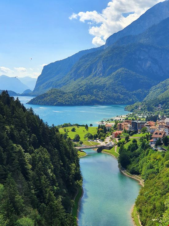 Molveno Lago di Molveno stock.adobe.com 
