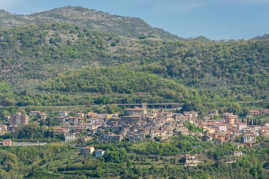Roviano Roviano Stefano_Valeri / Shutterstock.com 