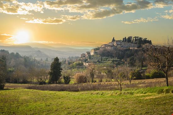 Cetona Cetona Jaroslaw Pawlak - Shutterstock.com 