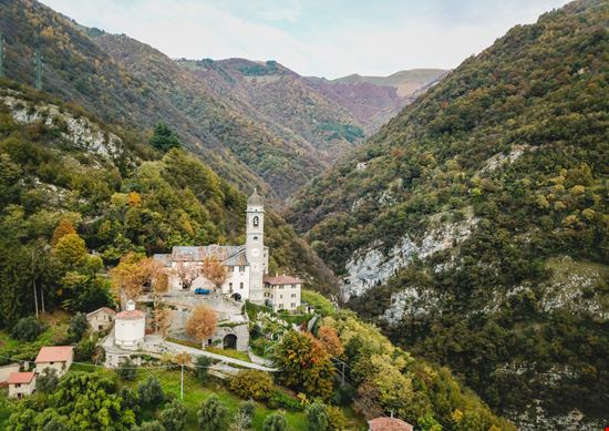 Sacro Monte di Ossuccio Sacro Monte di Ossuccio Vaidotas Grybauskas - Shutterstock.com 