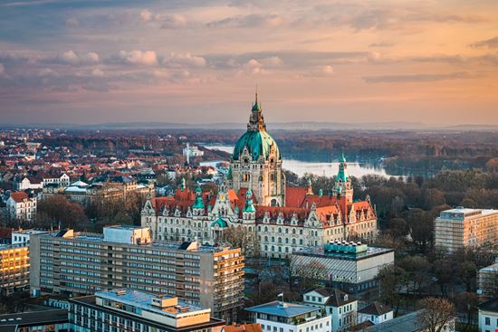 Neues Rathaus Neues Rathaus Mapics - Shutterstock.com 
