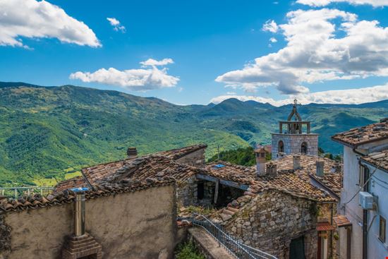 Montelapiano Montelapiano ValerioMei / Shutterstock.com 