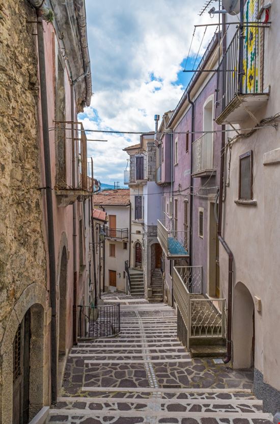 Montelapiano Montelapiano ValerioMei / Shutterstock.com 