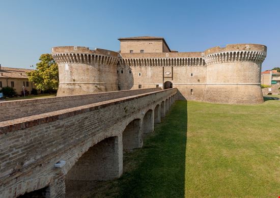 Rocca Roveresca Rocca Roveresca Pierluigi.Palazzi / Shutterstock.com 