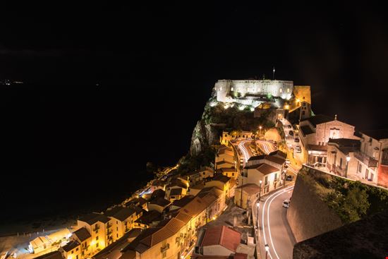 Scilla di notte Scilla di notte Simone Lugarini / Shutterstock.com 