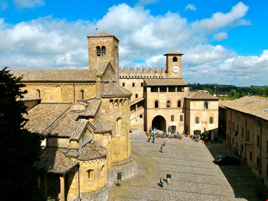 Castell'Arquato il borgo degli innamorati Shutterstock.com 