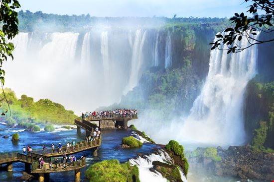 Cascate di Iguazu Cascate di Iguazu R.M. Nunes - Shutterstock.com 