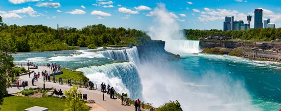 Niagara falls Niagara falls brunovalenzano - Shutterstock.com 
