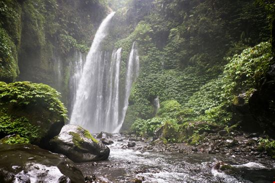 Cascate di Tiu Kelep Cascate di Tiu Kelep jiduha - Istockphoto.com 