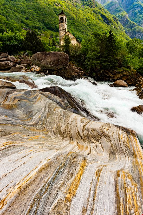 Valle Verzasca Valle Verzasca no_limit_pictures - Istockphoto.com 