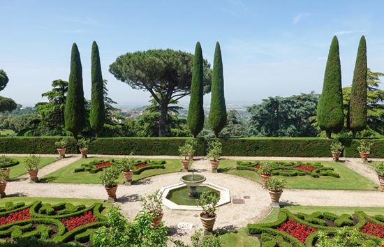 Giardini Vaticani Giardini Vaticani @Gonzalo Buzonni/Shutterstock.com/solo uso editoriale 
