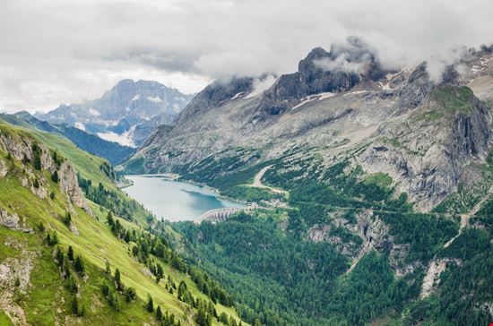 Lago di Fedaia Lago di Fedaia MoLarjung - Shutterstock.com 