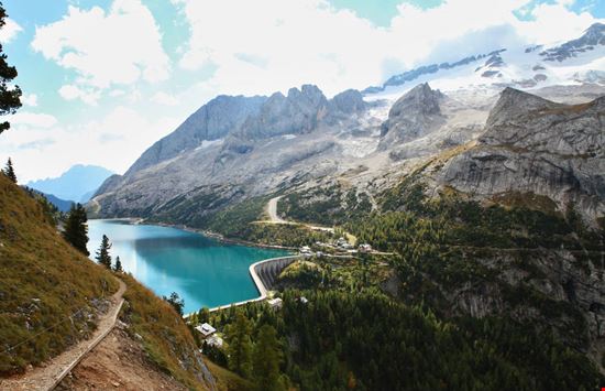 Lago di Fedaia Lago di Fedaia Malota - Shutterstock.com 