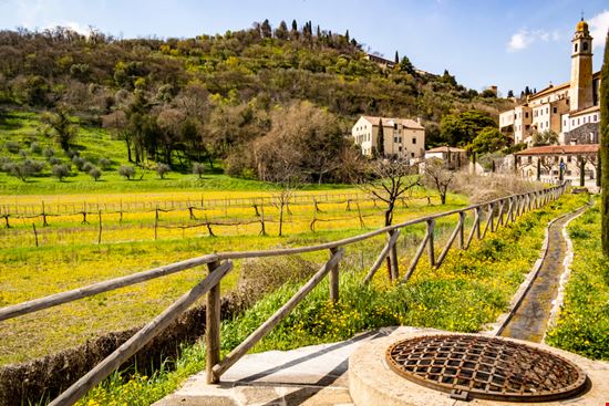 Arquà Petrarca Arquà Petrarca LIeLO - Shutterstock.com 
