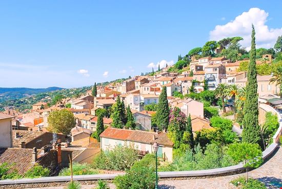 Bormes-les-Mimosas Bormes-les-Mimosas pranee mankit - Shutterstock.com 