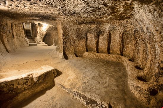 Derinkuyu Derinkuyu Pakhnyushchy - Shutterstock.com 