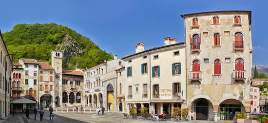 Serravalle Serravalle LIeLO / Shutterstock.com 