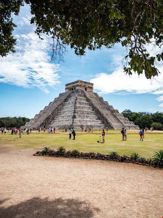 Chichen Itza Chichen Itza Venturelli Luca / Shutterstock.com 