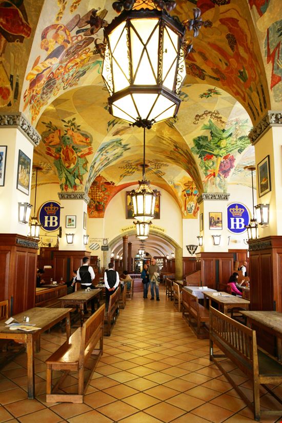 Birreria Hofbrauhaus Birreria Hofbrauhaus Roman Sigaev / Shutterstock.com 