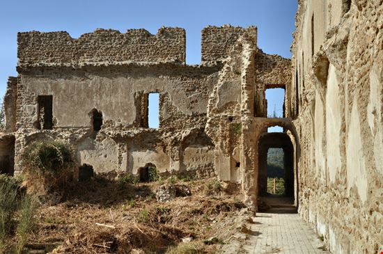 Riserva Naturale di Monterano Riserva Naturale di Monterano Shutterstock.com 