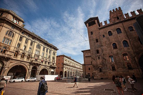 Bologna Piazza Maggiore Filippo Carlot / Shutterstock.com 