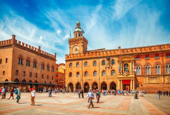 Bologna Piazza Maggiore Yasonya - Shutterstock.com 